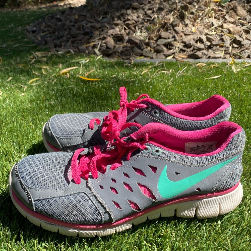 Nike tennis shoes